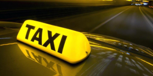 Συζήτηση για επίδομα <br> 800 ευρώ και στον <br> κλάδο των ταξί