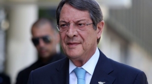 Έσπασε το <br> πόδι του ο <br> Πρόεδρος της Κύπρου