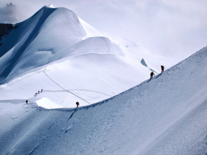 Οι πέντε νεκροί σκιέρ <br> στις Άλπεις προσπάθησαν <br> να σωθούν σε χιονοσπηλιά