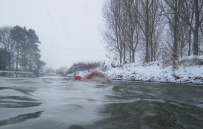 Η χειμερινή κολύμβηση <br> βοηθά στην <br> απώλεια βάρους