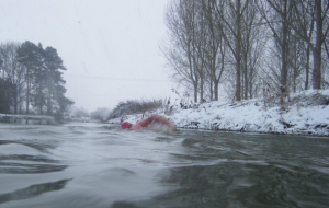 Η χειμερινή κολύμβηση  βοηθά στην  απώλεια βάρους