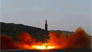 Ο Κιμ Γιονγκ Ουν <br> χτύπησε με πύραυλο <br> τη Βόρειο Κορέα