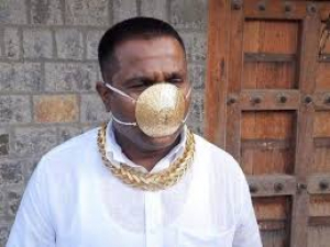 Ινδός πλήρωσε 3.500 <br> ευρώ για χρυσή <br> προστατευτική μάσκα!