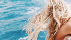 Πώς θα προστατέψετε <br> τα μαλλιά σας <br> το καλοκαίρι