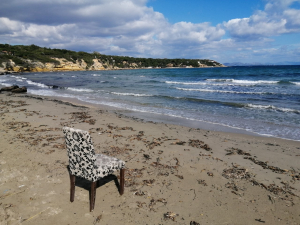 Η &#039;&#039;μαγική&#039;&#039; καρέκλα <br> σε παραλία της <br> αν. Αττικής (εικόνες)