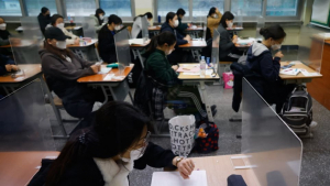 Νότιος Κορέα Γράφουν <br> εξετάσεις οι μαθητές <br> Σίγησαν όλα στη χώρα!