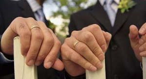 20 χρόνια γάμου <br> συμπλήρωσαν οι πρώτοι <br> δύο άντρες στην ιστορία