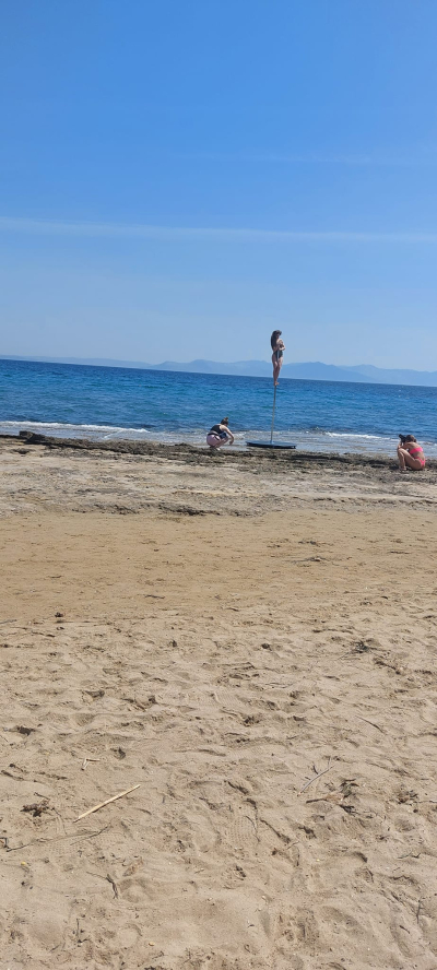 Ραφήνα Και... pole <br> dancing στην παραλία <br> Μαρίκες (εικόνα)