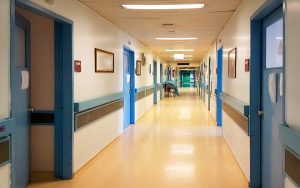Ανησυχία σε δύο <br> νοσοκομεία για <br> κρούσματα του ιού