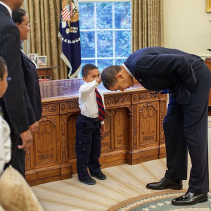 Ο Ομπάμα συνάντησε <br> το αγόρι που του <br> είχε αγγίξει το κεφάλι