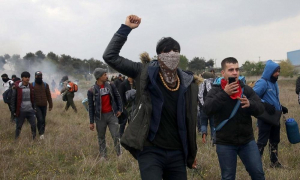 Νεολαία ΣΥΡΙΖΑ: Να <br> ανοίξουν τα σύνορα σε <br> όλους τους μετανάστες