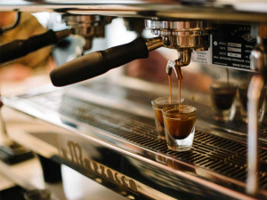 Πώς θα πίνουμε <br> τον καφέ μας <br> στις καφετέριες