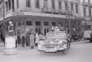 Μαυρόασπρες μνήμες <br> Χριστούγεννα 1951 <br> στην Αθήνα (εικόνα)