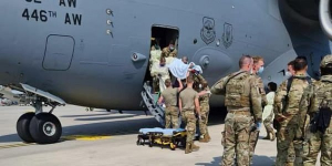 Αφγανή γέννησε <br> εν πτήσει σε <br> αμερικανικό αεροσκάφος