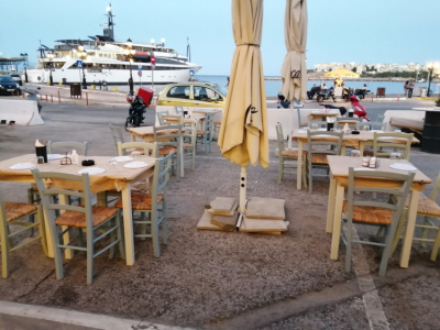 Ραφήνα Καλοκαίρι <br> και souvlaki bistro <br> στο λιμάνι
