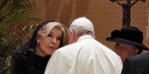 Συνάντηση της Μαριάννας <br> Βαρδινογιάννη με τον <br> Πάπα Φραγκίσκο