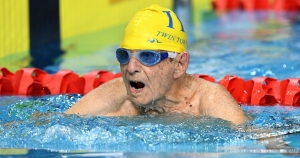 Το παγκόσμιο ρεκόρ <br> κολύμβησης από <br> έναν 99χρονο!