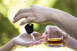 Μην πίνετε και οδηγείτε <br> Ποιό είναι το <br> όριο του αλκοτέστ