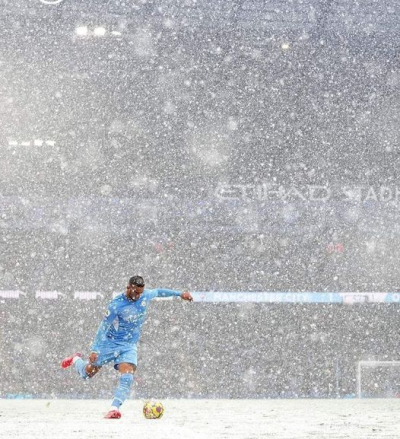 Μια εικόνα <br> χιονιού χίλιες <br> ποδοσφαιρικές λέξεις