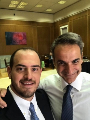 Ο Γιώργος Κώτσηρας <br> μαζί με τον <br> πρωθυπουργό (εικόνα)