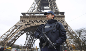 Μανιακός μαχαίρωσε <br> επιβάτες στο σταθμό <br> τραίνων στο Παρίσι