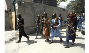 Ταλιμπάν μαστιγώνουν <br> νεαρούς γιατί <br> φοράνε ...τζιν!