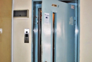 Διαχειριστής κλείδωσε  το ασανσέρ σε όσους  δεν δίνουν κοινόχρηστα