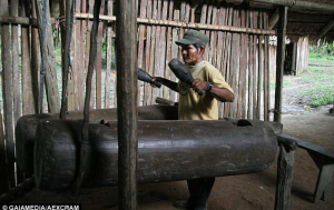 Η φυλή του Αμαζόνιου  που επικοινωνεί  με τύμπανα (video)