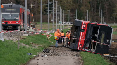 Εκτροχιάστηκαν δύο <br> τραίνα στην Ελβετία <br> Αρκετοί τραυματίες