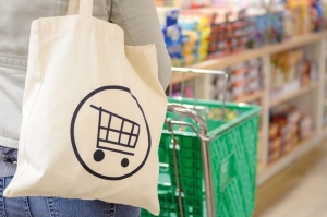 Μείωση 75% στις <br> πλαστικές σακούλες <br> στα σούπερ μάρκετ!