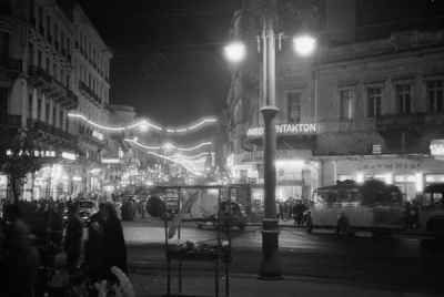 Πώς γιόρταζε η Αθήνα <br> τα Χριστούγεννα το 1960 <br> Eικόνες νοσταλγίας