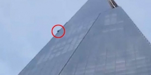 Άνθρωπος &#039;&#039;αράχνη&#039;&#039; <br> σκαρφάλωσε σε πύργο <br> στο Λονδίνο