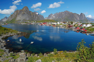 Η παραθαλάσσια πόλη <br> παράδεισος στον <br> Αρκτικό Κύκλο (εικόνες)