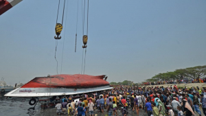 Δεκάδες νεκροί <br> σε ναυτικό δυστύχημα <br> στο Μπαγκλαντές