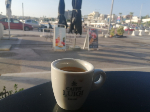 Ραφήνα Η απόλαυση  του καφέ στο  Harborside στο λιμάνι