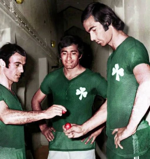 Δομάζος, Αντωνιάδης <br> και Βερόν τσουγκρίζουν <br> αυγά το 1974! (εικόνα)