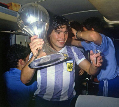 Ο 18χρονος Μαραντόνα <br> πρωταθλητής με την <br> εθνική Αργεντινής (εικόνα)