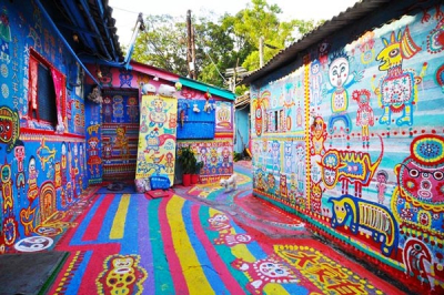 Αυτό είναι το πιο <br> χρωματιστό χωριό <br> του πλανήτη (εικόνες)