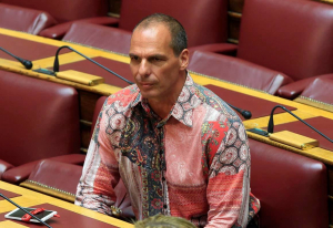 Η ξεχωριστή πουκαμίσα <br> του Γιάννη Βαρουφάκη <br> στη Βουλή (εικόνα)