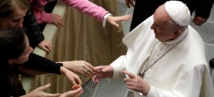 Μυστήριο με <br> το χέρι του <br> Πάπα Φραγκίσκου...