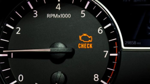 Τι να κάνετε αν ανάψει <br> στο αυτοκίνητο το <br> λαμπάκι «check engine»