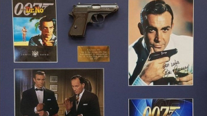 Πωλείται 200.000 <br> δολάρια το πιστόλι <br> του 007 Σον Κόνερι