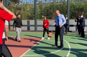Ο... ''πεθαμένος'' Ερντογάν  παίζει μπάσκετ  χειροκροτούμενος (video)
