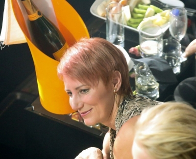 H Νατάσα Παζαίτη <br> έβαψε ροζ τα <br> μαλλιά της (εικόνα)