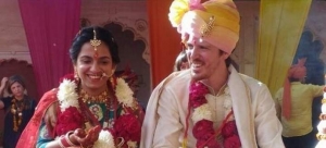 Κρητικός παντρεύτηκε <br> στην Ινδία πίνοντας <br> ρακή (εικόνα)