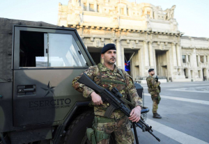 Ιταλία Ο στρατός <br> αναλαμβάνει τη φύλαξη <br> των μεταναστών
