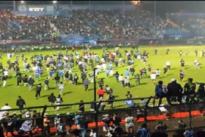 Εκατόμβη νεκρών σε <br> ποδοσφαιρικό αγώνα <br>στην Ινδονησία