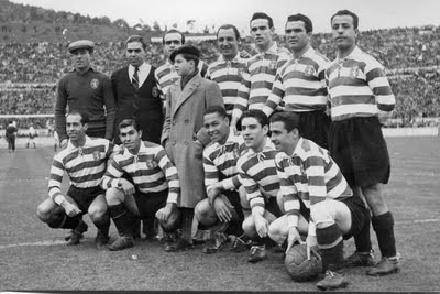 Πως φωτογραφίζονταν <br> οι ομάδες ποδοσφαίρου <br> στο γήπεδο (1950)
