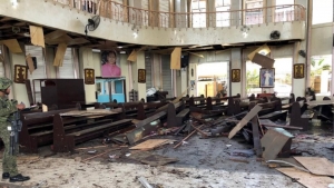 Δεκάδες νεκροί <br> από έκρηξη <br> βόμβας σε ναό