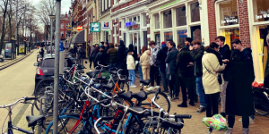 Κορωνοιός Ουρές <br> στην Ολλανδία <br> για αγορά χασίς!
